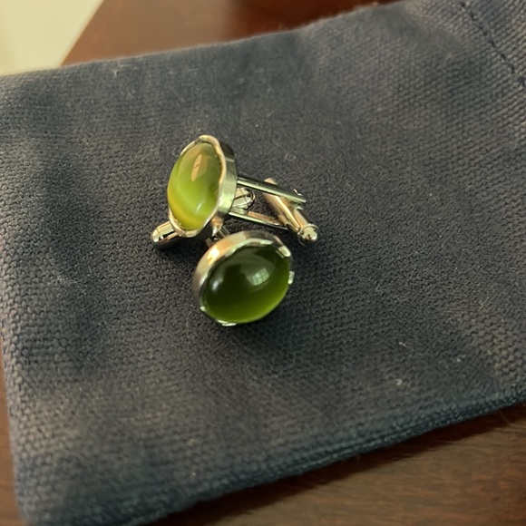 vintage “emerald green” and silver cuff links - Picture 2 of 5